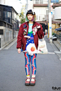 Jan 2014: Elleanor is wearing a sheep sweater from Labrat with Yip Yip Yip leggings from the Circus Harajuku and a Kinji Harajuku resale bomber jacket decorated with many pins (6%DOKIDOKI, Galaxxxy, Born to Talk, etc). One of her bags is shaped like a fri