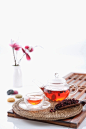 组物体,壶,茶壶,烧水壶,饮料_gic6397659_Tea setting with colorful Korean dessert and flowers behind_创意图片_Getty Images China