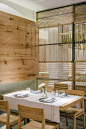 餐厅设计 | 网格推拉门，木板和硬质六边形瓷砖的妙用