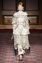 Simone Rocha Fall 2018 Ready-to-Wear Fashion Show : The complete Simone Rocha Fall 2018 Ready-to-Wear fashion show now on Vogue Runway.
西蒙娜·罗莎 2018年秋季成衣