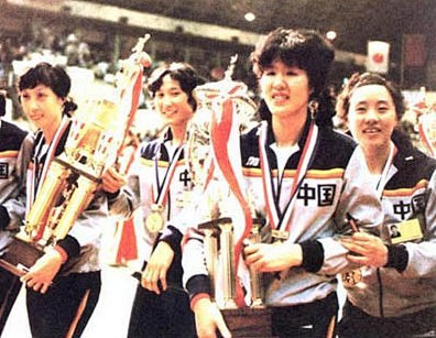 【女排赢了世界杯】1981年11月，女排...