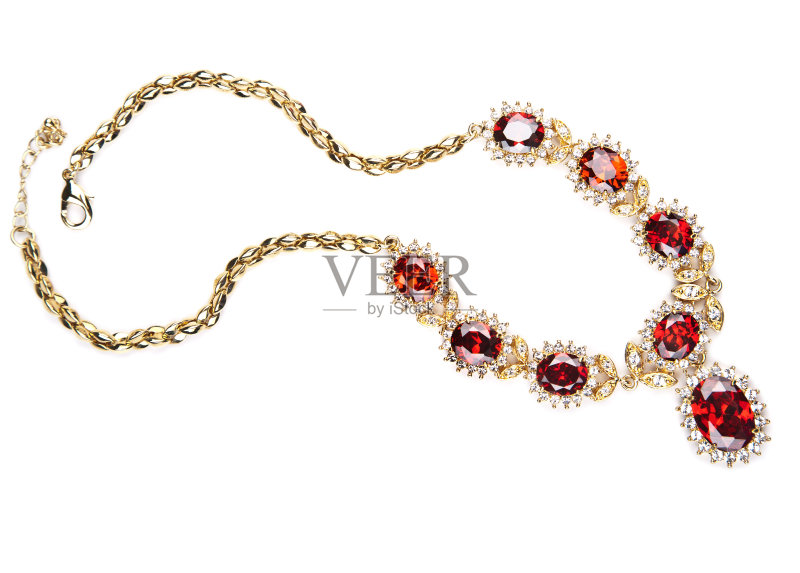 昨晚我梦到捡了很多黄金项链，梦境背后的深层含义与心理解析