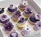 紫色花朵杯子蛋糕