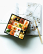 日本最近大热的Mosaic Sushi风潮：把寿司各种食材放入方形饭盒里，简单质朴美如画