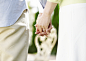 摄影,资深,妻子,丈夫,衬衫_gic11055158_Couple holding hands_创意图片_Getty Images China