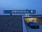 空中玻璃生态屋 Ecological house in a glass box raised above the landscape by Paul de Ruiter Architects | 灵感日报