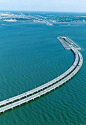Oresund Bridge厄勒海峽大橋
4公里的海底隧道、4公里長的人造島、8公里的海上雙層斜張橋，島上的隧道長4,050米，當中3,510米深入在海底下，這座橋將丹麥、瑞典兩國連結在一起。