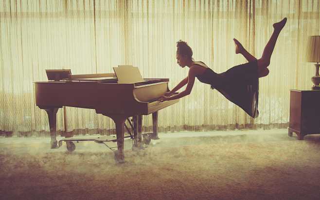 Pianist Levitation b...