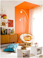#书房#休闲的读书角落，橘色很鮮豔但只要漆上一小區塊就可以使空間變得鮮明活潑，好好看的家居

