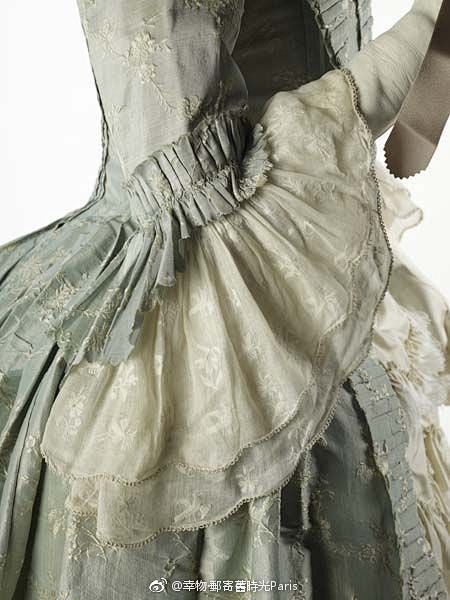 【幸物志】古董裙装的衣袖细节。

#幸物...