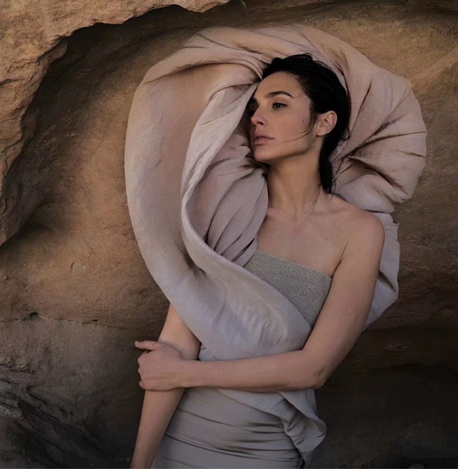 大气美丽盖尔加朵登上vogue杂志5月号封面及写真美图大赏eme400835em