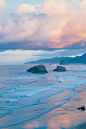 Crescent Beach at Ecola State Park, Oregon,USA。美国俄勒冈Ecola州立公园的新月形海滩。