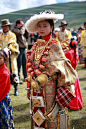 服装｜大概是……西藏传统服装= =吧。
这种过度装饰真好看啊。 ​​​​