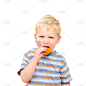 可爱的小男孩，吃美味的饼干上白色孤立