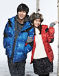 韩国人气男演员李敏镐和少女时代成员允儿日前为某运动品牌拍摄一组秋冬写真，两人身穿运动时尚的登山服、羽绒服等面带迷人的微笑，尽显型男靓女风范。