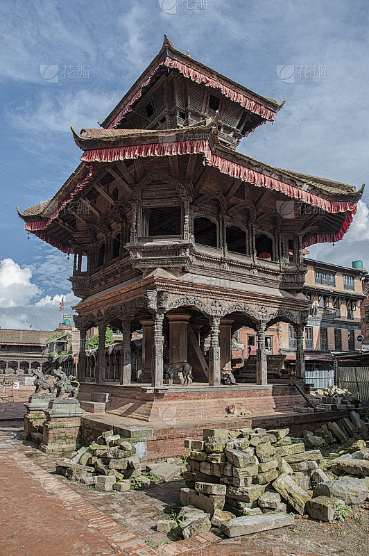 尼泊尔巴德岗杜巴广场上的尼瓦里建筑——尼...
