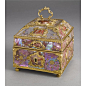 A German gold-mounted agate and mother-of-pearl scent casket, probably Berlin, circa 1760.