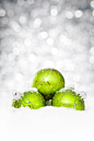 绿色,闪亮的,高调效果,躺,圣诞节_157724804_Green Baubles_创意图片_Getty Images China