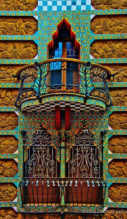 Antoni Gaudi - Casa ...