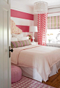 可爱的粉红色和白色的女孩的房间。 爱粉红色的！