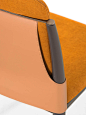 Zero sedia : Le sedie Zero sono pensate in due versioni, è possibile realizzare la sedia con rivestimento interamente in pelle oppure in tessuto con tasca sul retro in pelle. La sedia Zero…