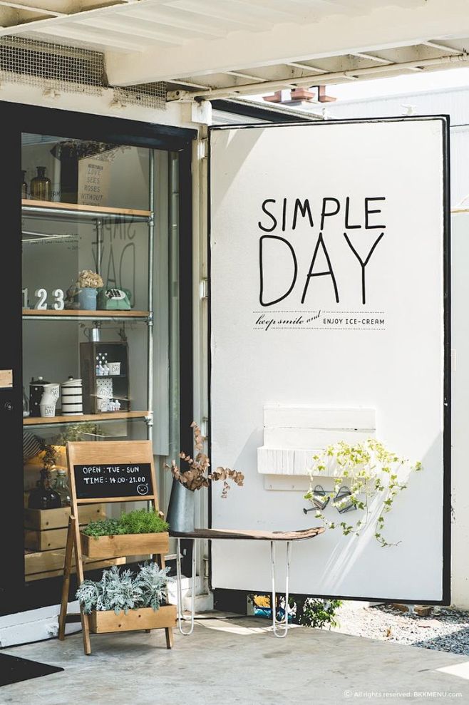 Simple Day | Signage...