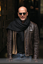 Bruce Wilis | Great look for the winter. This is how a good leather jacket can make all the difference.