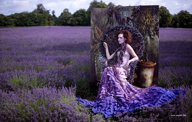 时装设计师Kirsty Mitchell...