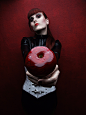 德国silent-order摄影师―女人与红苹果---酷图编号944688