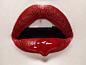 Rasmus Mogensen Lips Series

 
  
Rasmus Mogensen拍摄了这一组红唇系列，摄影师出生于哥本哈根，之后在巴黎和纽约发展自己的事业，他从8岁起即梦想成为摄影师，并在18岁成功举办了自己的个展。现在Rasmus是顶级的时尚摄影师，他的作品带有强烈的视觉冲击，同时又非常精致。看完这组片子，FashionDes严重怀疑Lara Stone的大牙缝红唇照以及《真爱如血》宣传照都出自他手吧XD

(6张)