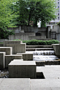 【西雅图高速公路公园(Freeway Park in Seattle)/劳伦斯.哈普林作品】（要全部的童鞋俺会打包然后恳求你推荐就这样。。=。 =）/好色建筑




西雅图高速公路公园(Freeway Park in Seattle)是哈普林在城市改造和更新与景观结合上作出的一次大胆的尝试。这座高速公路在西雅图市中心形成了一道南北向的峡谷，将城市分割成金融区和住宅区两个部分。哈普林的初衷是试图建造一处延展的景观公园，将它架跨在高速公路之上，从...





......