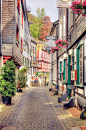 羡慕每天都能在这样的街道，走一走~~~~ Location：德国西部，艾菲尔地区 。 #人文艺术# #童话#