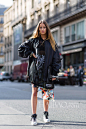 【图】三地型人大对决！最新欧美街拍合辑：巴黎女孩爱黑衣、纽约客们很随性、伦敦人民最“欢型”！