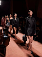 9个时装周秀场设计——看Hermès、CHANEL、Prada……是如何吸引你的目光！ : 点击查看
