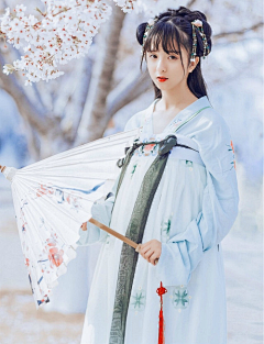 山矾旧君采集到【汉服】蝉不知雪，月不知昤