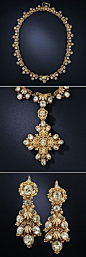 Early 19th century chrysoberyl parure, 26 carats total weight chrysoberyl set in 18k gold.@北坤人素材