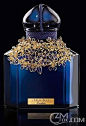 Guerlain（娇兰）L'Heure Bleue（蓝调时光）香水是由调香师Jacques Guerlain于1912年创立的，这是一款柔和的浪漫的东方花香调女性香水。香水的灵感来自夜幕下深蓝色的夜空和银色闪亮的繁星