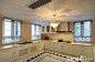 2013新古典风格U型整体7平米家居白色橱柜厨房地砖拼花室内装修效果图欣赏