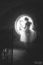 人像摄影：“废墟上的芭蕾”着一袭婚纱在废墟上独舞~
