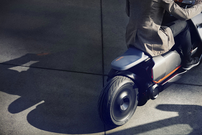 宝马发布概念电动摩托，城市踏板车也可以很...