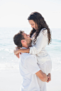 20到24岁,白人,户外,白昼,美女_gic12763331_happy couple smiling at the beach_创意图片_Getty Images China