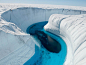 译言网 | 世界上确实存在的10大美景【 7.冰山峡谷(Ice Canyon)】引文：格陵兰岛上的冰山峡谷是由融水雕刻而成，深度约为150英尺。 梦幻般的美景不仅存在于电影和童话里，然而在现实世界中也有！在你看到了这些照片后，就会相信。