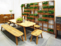 这面可以栽培小植物的花墙很棒，泰国deesawat 公司的户外家具。