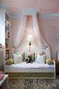 #CandiceTellsAll  #WatchandPin  This charming daybed is the perfect addition to a once cluttered little girls room.  www.hgtv.com/...@北坤人素材