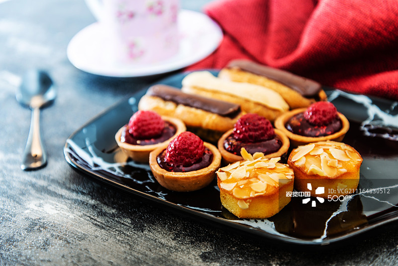 揭秘蛋挞小镇加盟费：10万起步的甜蜜财富密码！