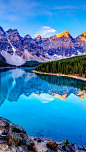 Moraine Lake ~ Banff National Park, Lake Louise, Alberta, Canada: 