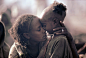 《Ethiopian mother and child》（埃塞尔比亚母子
David Burnett，美国摄影记者，有40年新闻摄影经历，在新近出版的美国摄影杂志上，他被评为“摄影史100位重要人物”之一。官方网站：http://www.davidburnett.com