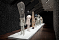 画展：Nick Cave 个展“Sojourn”and“Second Skin”
Nick Cave（尼克·凯夫）1959年出生于美国密苏里州，是一位知名的织物雕塑家，舞蹈演员，表演艺术家，他以“soundsuits”（音符套装）系列织物雕塑为人所知。这次他在丹佛美术馆举办了2场个人作品展“Sojourn”和“Second Skin”，“Sojourn”中展出其制作的大型装置作品，为各种奇幻的事物穿上衣服，用服饰诠释这些奇幻事物的性格。另一场展出“Second Skin”则是邀请参观观众来装扮自己的“so
