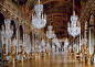 欧洲皇宫宫廷走廊和水晶吊灯