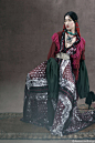 Model. 超模杜鹃化身藏族姑娘登上中国版《Harper's Bazaar》10月刊，演绎「藏风吹」主题时尚大片。那股向来清冷迷人的气质简直太让人喜欢…